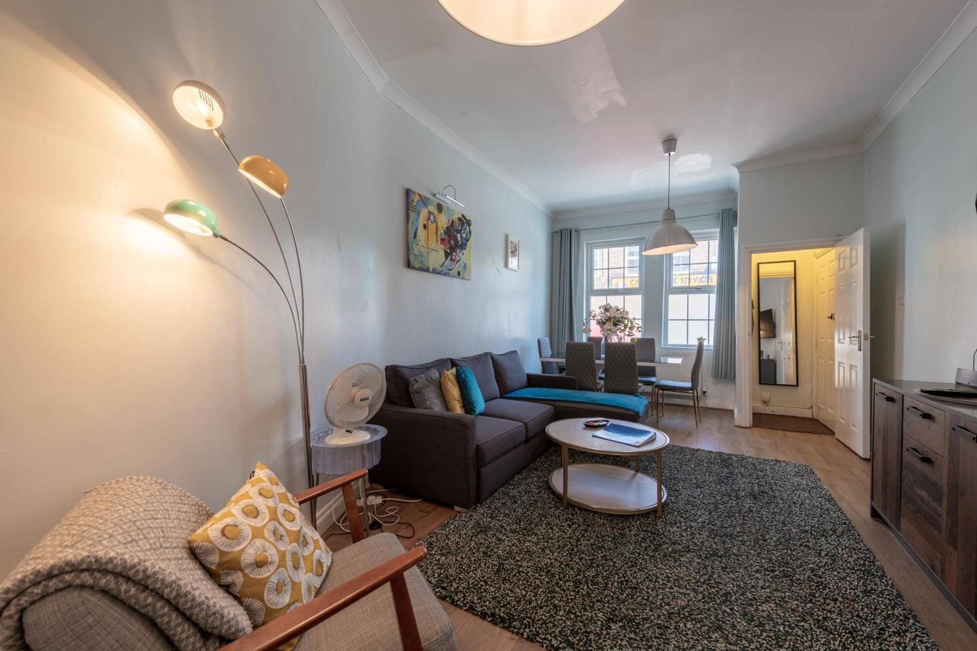 Spacious Comfy 2Br Flat ロンドン エクステリア 写真