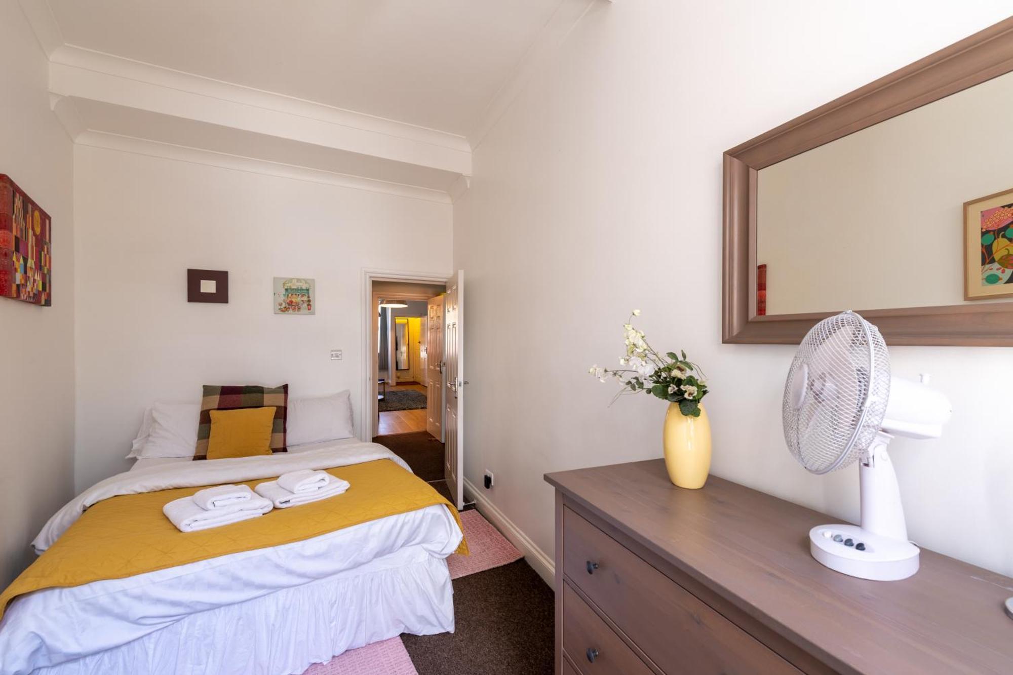 Spacious Comfy 2Br Flat ロンドン エクステリア 写真